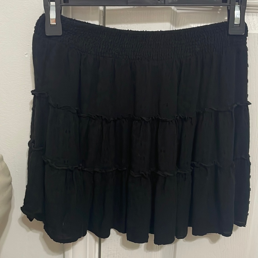 black detailed ruffle skirt